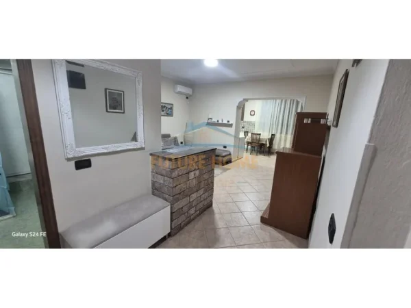 Tirane, jepet me qera apartament 1+1 Kati 1, 42 m² 600 € (Pazari i ri)
