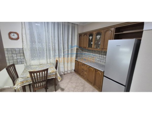 Tirane, jepet me qera apartament 1+1 Kati 1, 42 m² 600 € (Pazari i ri)
