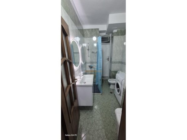 Tirane, jepet me qera apartament 1+1 Kati 1, 42 m² 600 € (Pazari i ri)