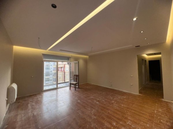 Tirane, shitet apartament 2+1+Ballkon Kati 8, 115 m² (Zona 5 Maj)