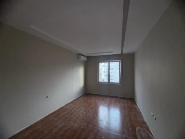 Tirane, shitet apartament 2+1+Ballkon Kati 8, 115 m² (Zona 5 Maj)