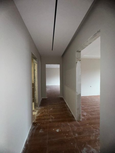 Tirane, shitet apartament 2+1+Ballkon Kati 8, 115 m² (Zona 5 Maj)