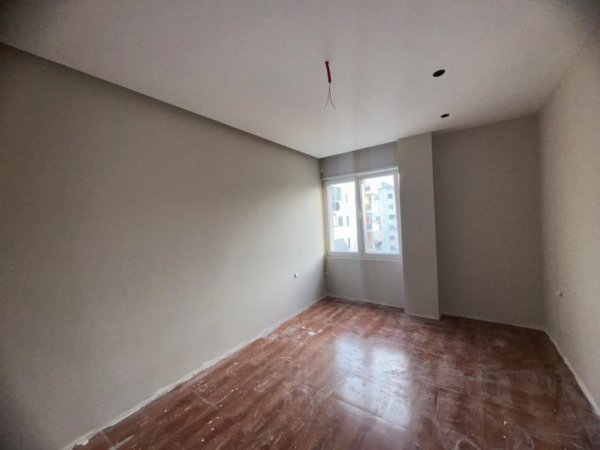 Tirane, shitet apartament 2+1+Ballkon Kati 8, 115 m² (Zona 5 Maj)