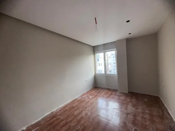 Tirane, shitet apartament 2+1+Ballkon Kati 8, 115 m² (Zona 5 Maj)