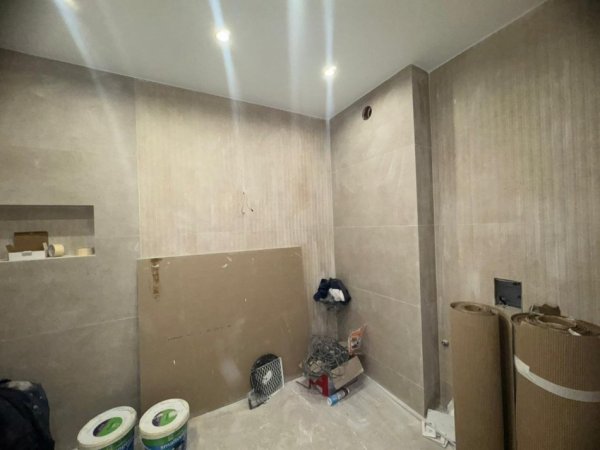 Tirane, shitet apartament 2+1+Ballkon Kati 8, 115 m² (Zona 5 Maj)