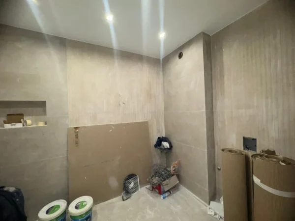 Tirane, shitet apartament 2+1+Ballkon Kati 8, 115 m² (Zona 5 Maj)