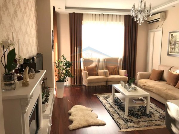 Durres, jepet me qera apartament 2+1+Ballkon Kati 7, 74 m² 800 € 