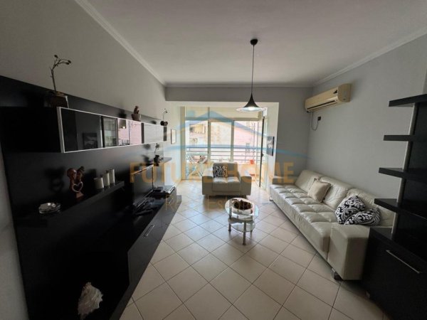 Durres, jepet me qera apartament 1+1+Ballkon Kati 3, 98 m² 350 € 