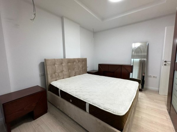 Tirane, jepet me qera apartament 2+1+Ballkon Kati 3, 1.000 € (Him Kolli)