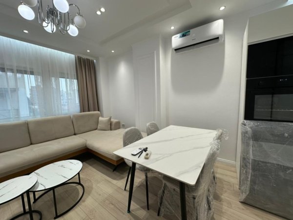 Tirane, jepet me qera apartament 2+1+Ballkon Kati 3, 1.000 € (Him Kolli)