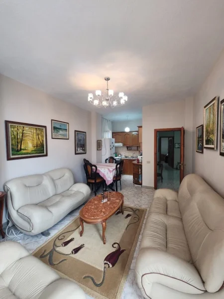 Tirane, jepet me qera apartament 3+1+Ballkon Kati 2, 120 m² 600 € (Rruga Kont Leopold Bertold)