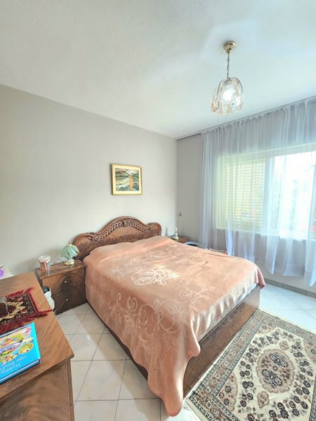 Tirane, jepet me qera apartament 3+1+Ballkon Kati 2, 120 m² 600 € (Rruga Kont Leopold Bertold)