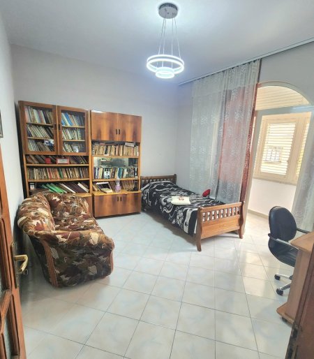 Tirane, jepet me qera apartament 3+1+Ballkon Kati 2, 120 m² 600 € (Rruga Kont Leopold Bertold)