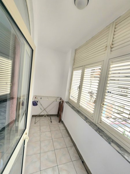 Tirane, jepet me qera apartament 3+1+Ballkon Kati 2, 120 m² 600 € (Rruga Kont Leopold Bertold)