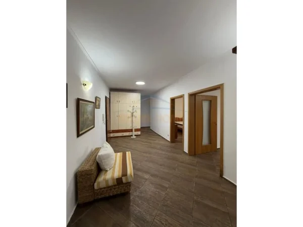 Durres, jepet me qera apartament 2+1 Kati 5, 110 m² 500 € 