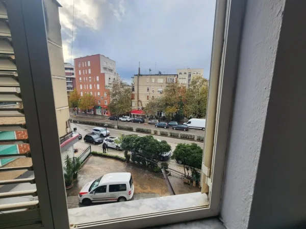 Tirane, jepet me qera apartament 3+1+Ballkon Kati 2, 120 m² 600 € (Rruga Kont Leopold Bertold)