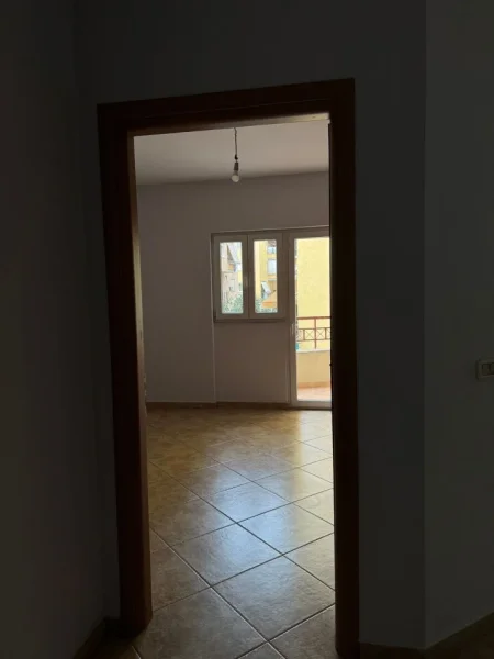 Tirane, jepet me qera apartament 2+1 Kati 3, 89 m² 650 € (KODRA E DIELLIT)