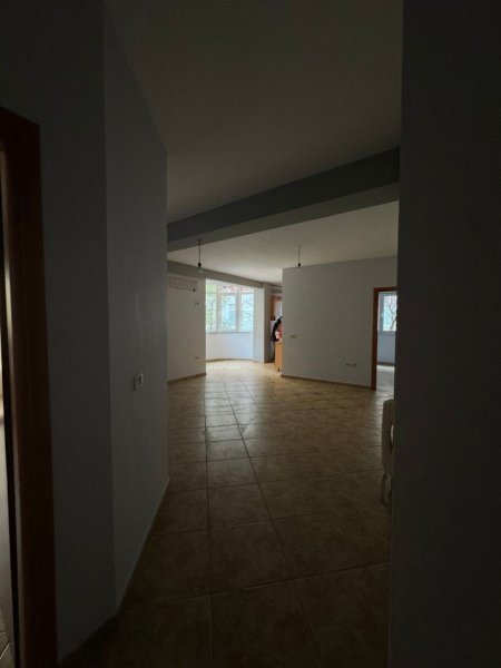 Tirane, jepet me qera apartament 2+1 Kati 3, 89 m² 650 € (KODRA E DIELLIT)