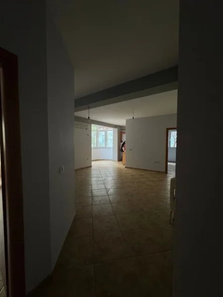 Tirane, jepet me qera apartament 2+1 Kati 3, 89 m² 650 € (KODRA E DIELLIT)