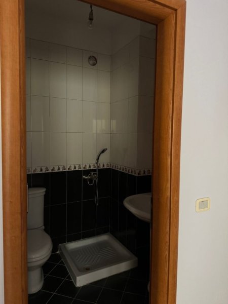 Tirane, jepet me qera apartament 2+1 Kati 3, 89 m² 650 € (KODRA E DIELLIT)