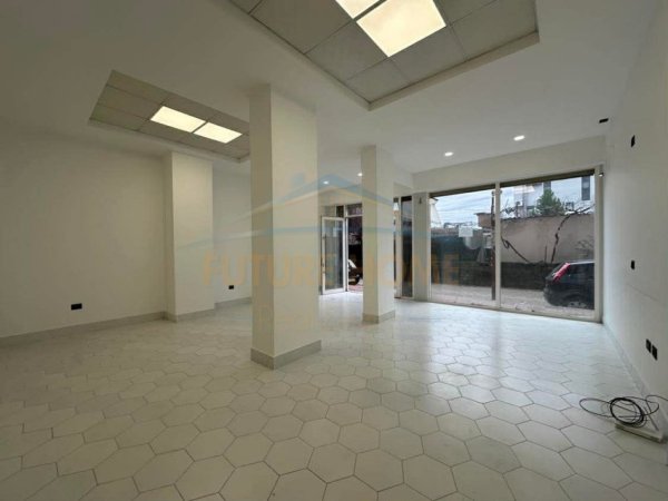 Tirane, jepet me qera ambjent biznesi Kati 0, 50 m² 500 € (Unaza e Re)