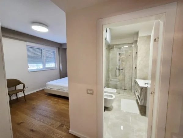 Tirane, shitet apartament 3+1 , 138 m² 