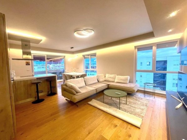 Tirane, shitet apartament 3+1 , 138 m² 