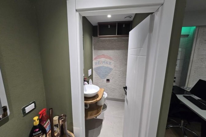 Tirane, shes dyqan Kati 0, 82 m² (kristal center)