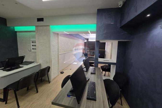 Tirane, shes dyqan Kati 0, 82 m² (kristal center)