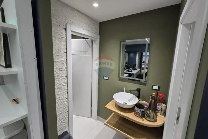 Tirane, shes dyqan Kati 0, 82 m² (kristal center)