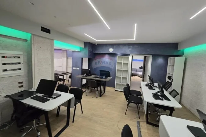 Tirane, shes dyqan Kati 0, 82 m² (kristal center)