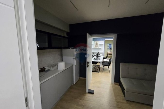 Tirane, shes dyqan Kati 0, 82 m² (kristal center)