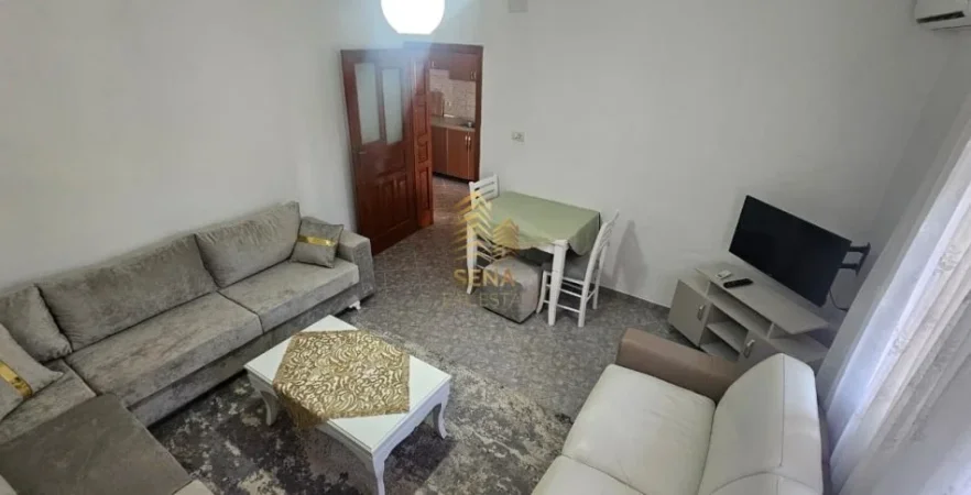 Tirane, jepet me qera apartament 1+1 Kati 1, 65 m² 400 € (Ish Parku i Autobuzave)