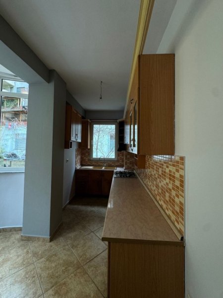 Tirane, jepet me qera zyre Kati 3, 89 m² 650 € (KODRA E DIELLIT)