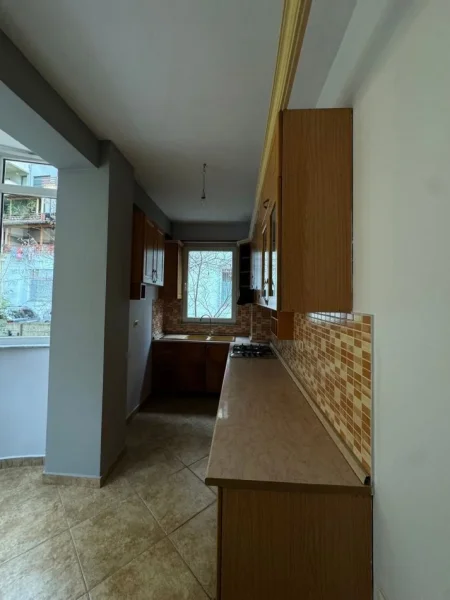 Tirane, jepet me qera zyre Kati 3, 89 m² 650 € (KODRA E DIELLIT)