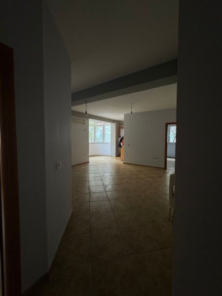 Tirane, jepet me qera zyre Kati 3, 89 m² 650 € (KODRA E DIELLIT)