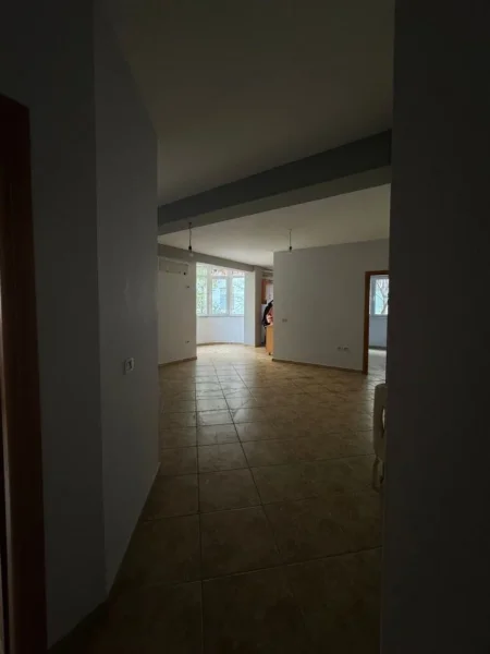 Tirane, jepet me qera zyre Kati 3, 89 m² 650 € (KODRA E DIELLIT)