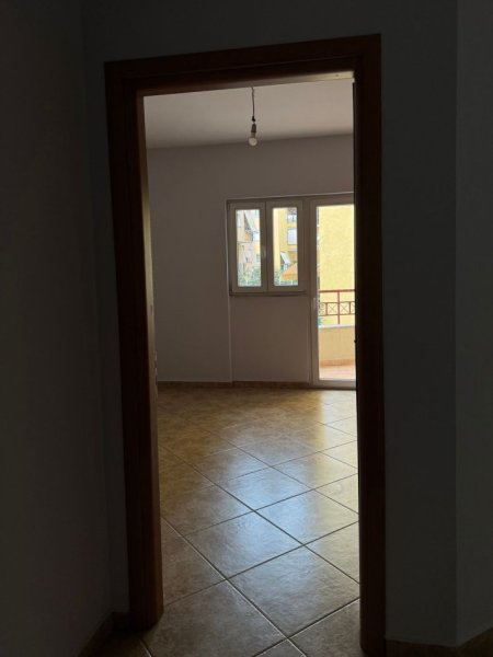 Tirane, jepet me qera zyre Kati 3, 89 m² 650 € (KODRA E DIELLIT)