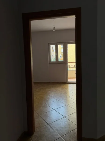 Tirane, jepet me qera zyre Kati 3, 89 m² 650 € (KODRA E DIELLIT)