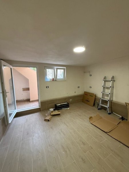 Tirane, jepet me qera apartament 4+1 Kati 2, 135 m² 1.999 € (MBRAPA GARDEN BUILDING)