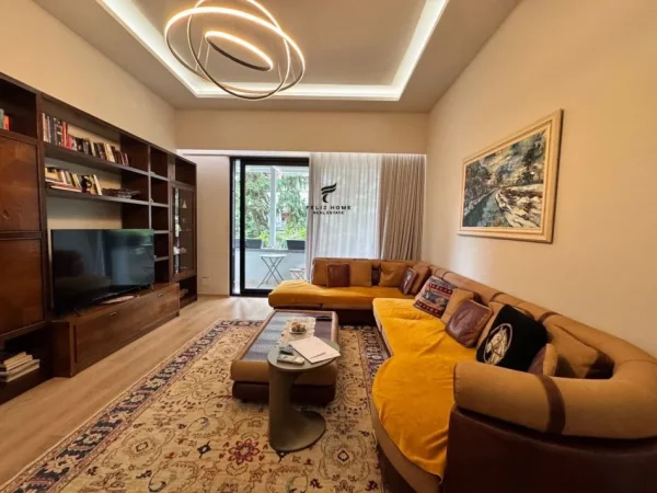 Tirane, shitet apartament 3+1 Kati 1, 150 m² 300.000 € (LIQENI I THATE)