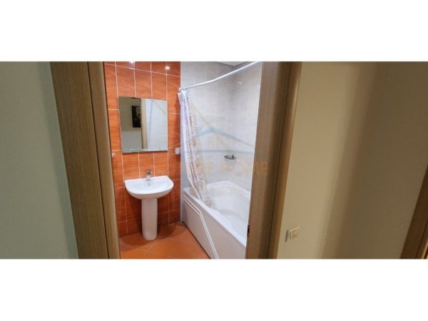 Tirane, jepet me qera apartament 2+1+Ballkon Kati 4, 127 m² 850 € (Kopshti Zoologjik)