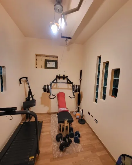 Tirane, jepet me qera apartament 3+1 Kati 4, 90 m² 1.000 € (QENDER)