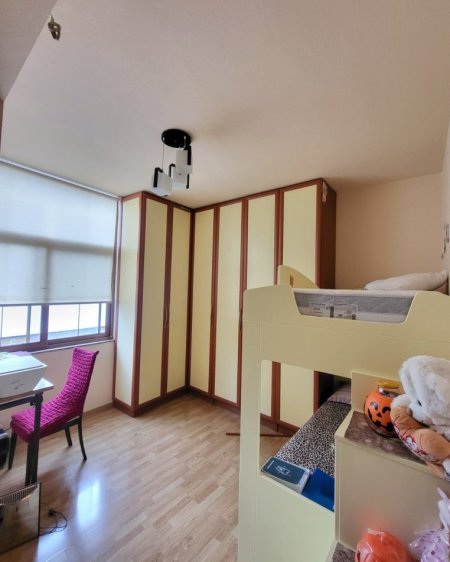 Tirane, jepet me qera apartament 3+1 Kati 4, 90 m² 1.000 € (QENDER)