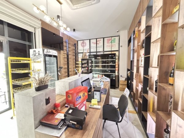 Tirane, jap me qera dyqan Kati 0, 45 m² 510 € 