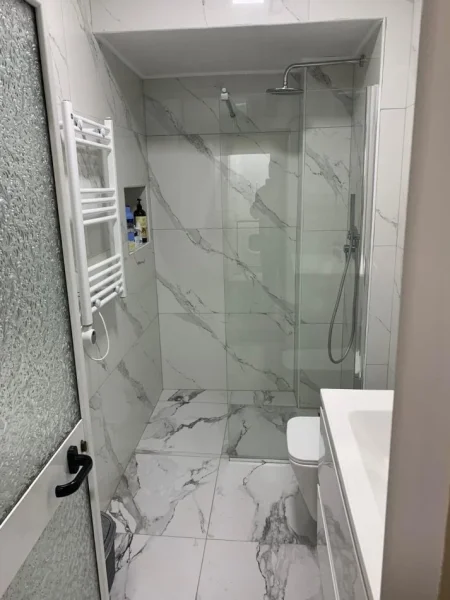 Tirane, jepet me qera apartament 1+1+Ballkon Kati 3, 70 m² 500 € (KONGRESI MANASTIRIT)