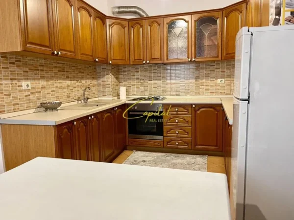 Tirane, jepet me qera apartament 2+1 Kati 7, 85 m² 550 € (ISH SHESHI SHQIPONJA)