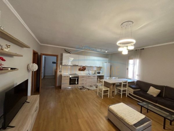 Durres, jepet me qera apartament 2+1+Ballkon Kati 7, 102 m² 450 € 