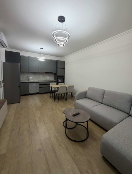 Tirane, jepet me qera apartament 1+1 Kati 1, 70 m² 800 € 