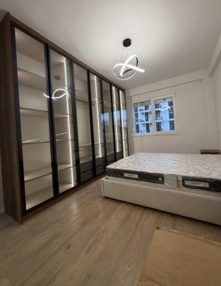 Tirane, jepet me qera apartament 1+1 Kati 1, 70 m² 800 € 